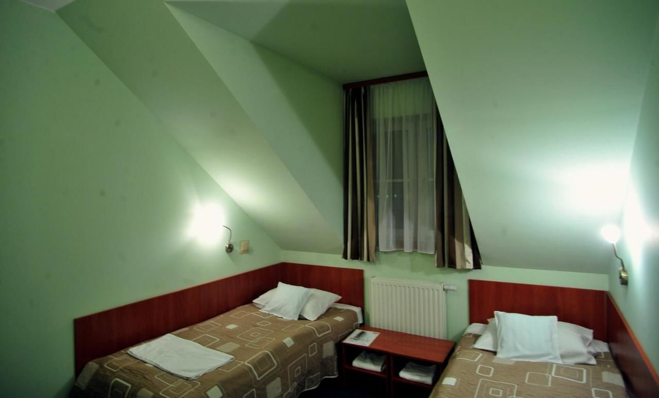 Отель Hotel Złote Dęby Варшава-29