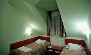 Отель Hotel Złote Dęby Варшава Двухместный номер с 2 отдельными кроватями-2